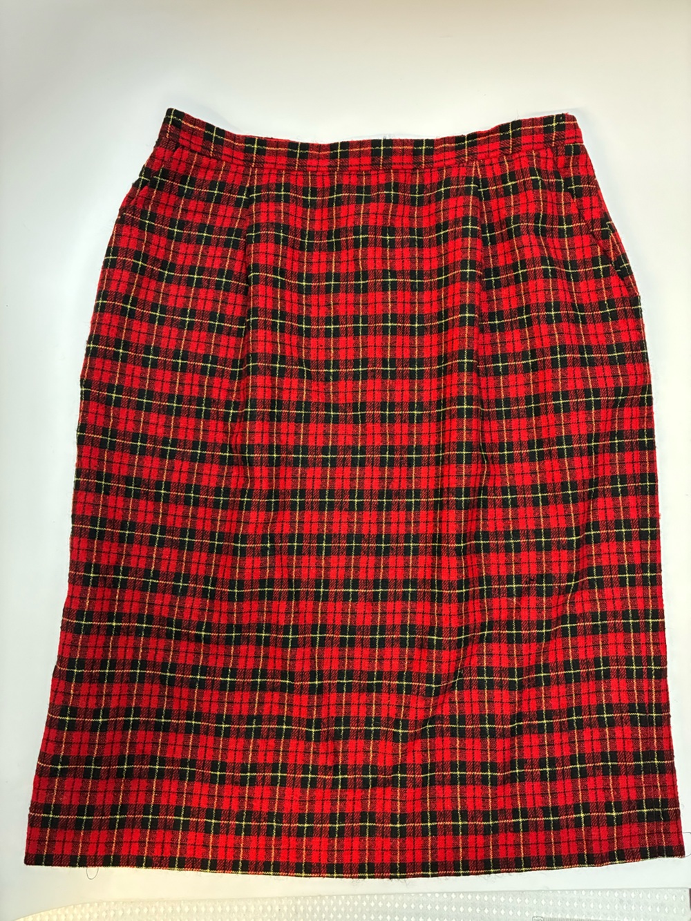 Vintage Pendleton Red Tartan Plaid Skirt, 100% Virgin Wool, Size 16 Knee Length - Picture 15 of 16